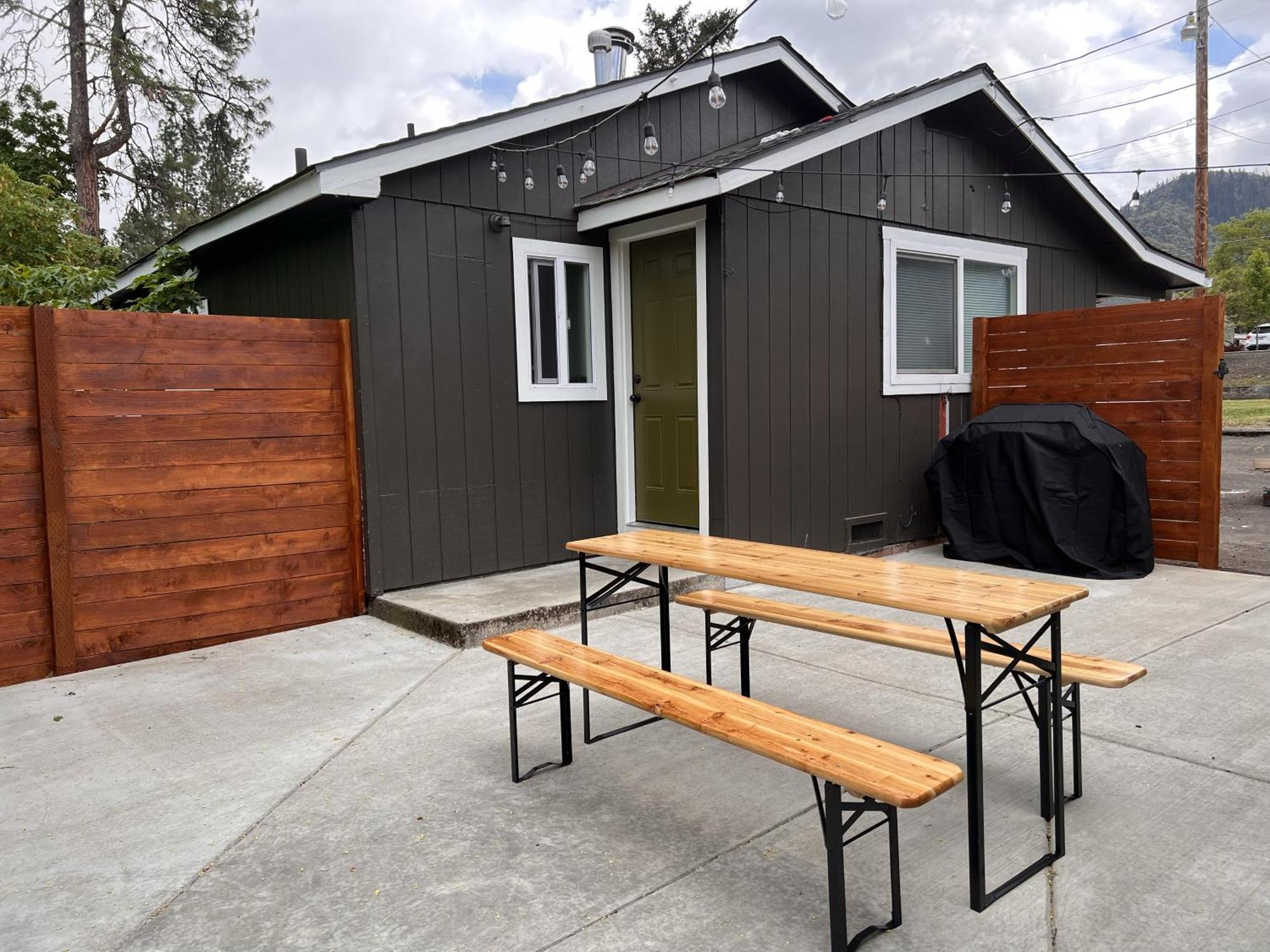 Waterfront River Apartments Rogue River Exterior photo