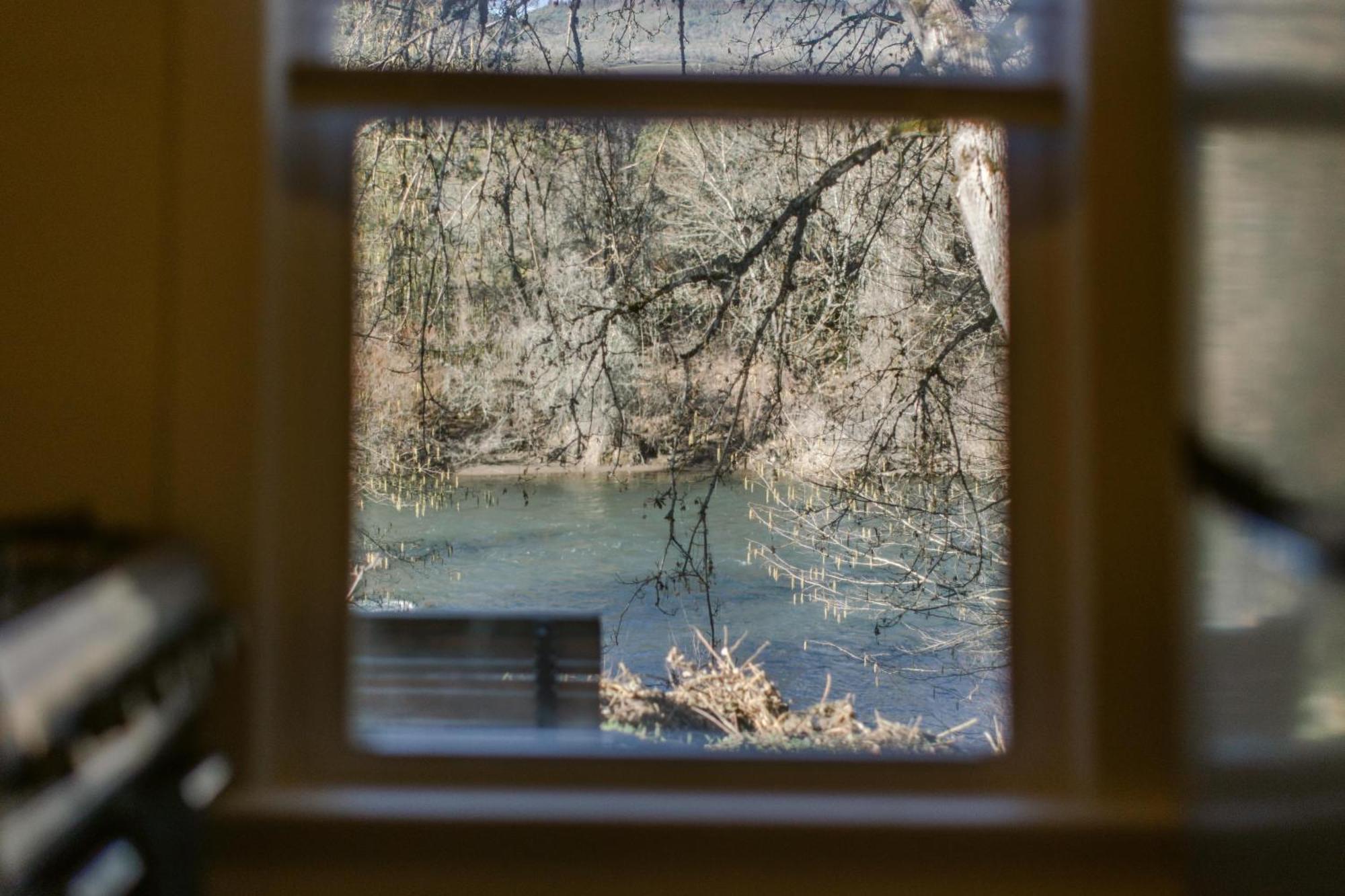 Waterfront River Apartments Rogue River Exterior photo