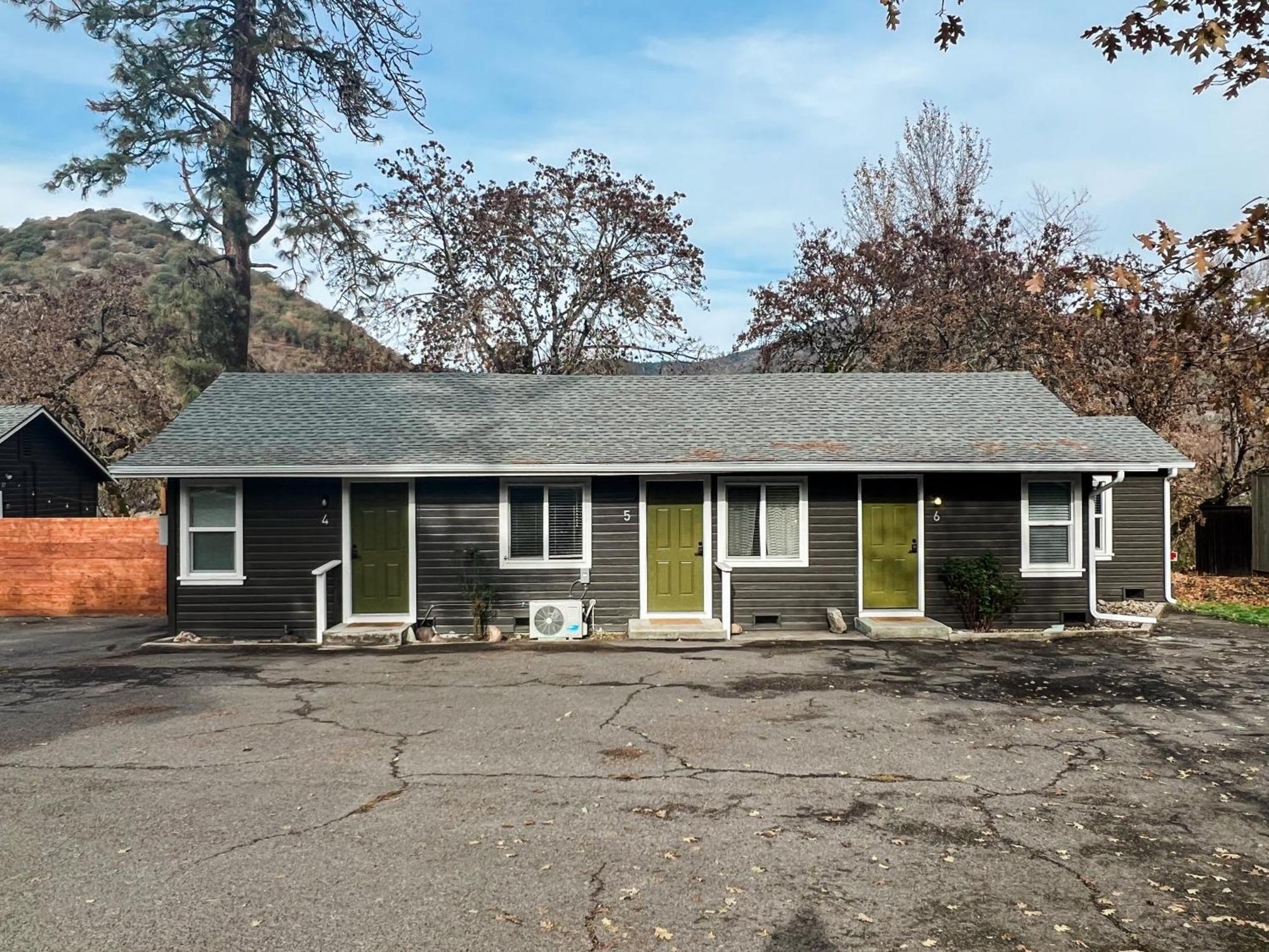 Waterfront River Apartments Rogue River Exterior photo