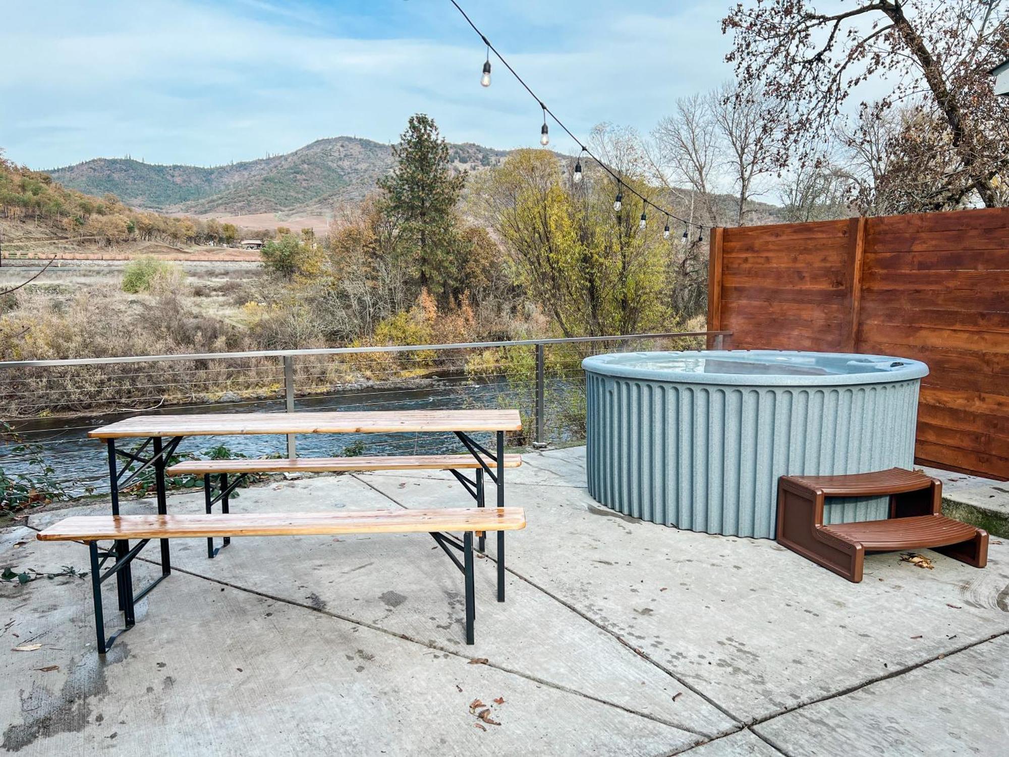 Waterfront River Apartments Rogue River Exterior photo