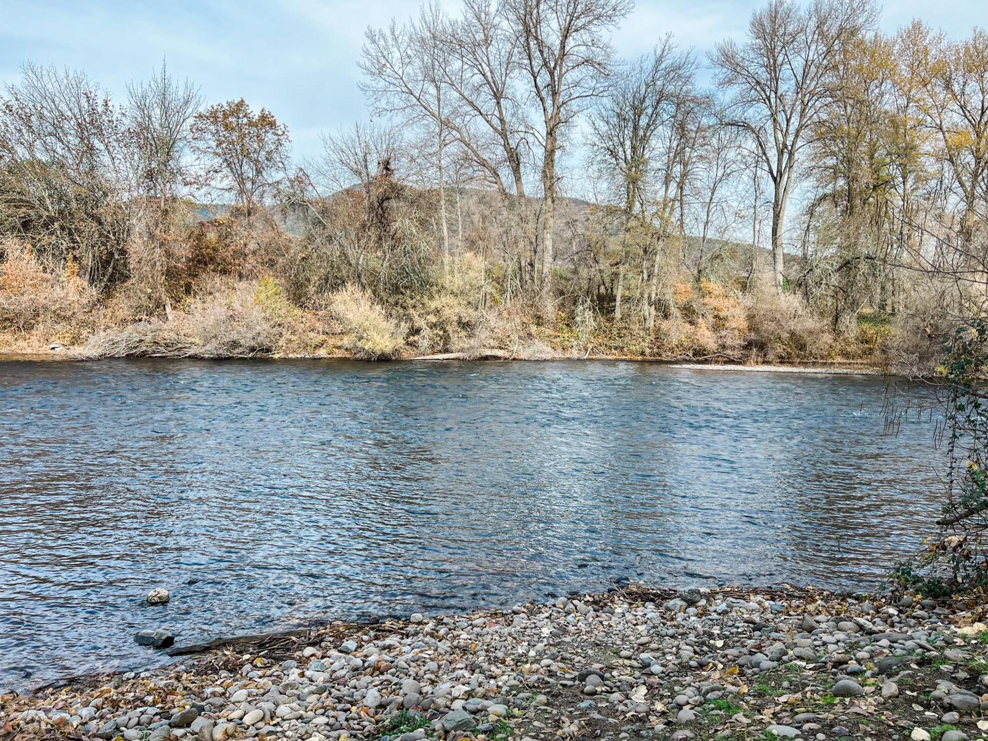 Waterfront River Apartments Rogue River Exterior photo